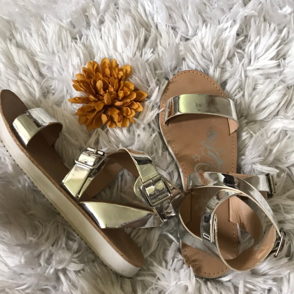 Metallic Sandals ! - Picture 3 of 3
